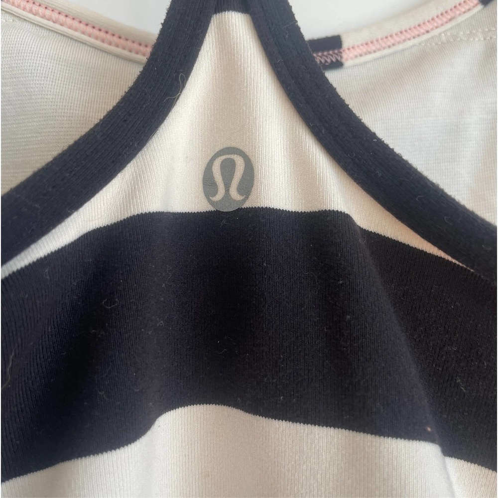 Lululemon - Picture 4 of 5